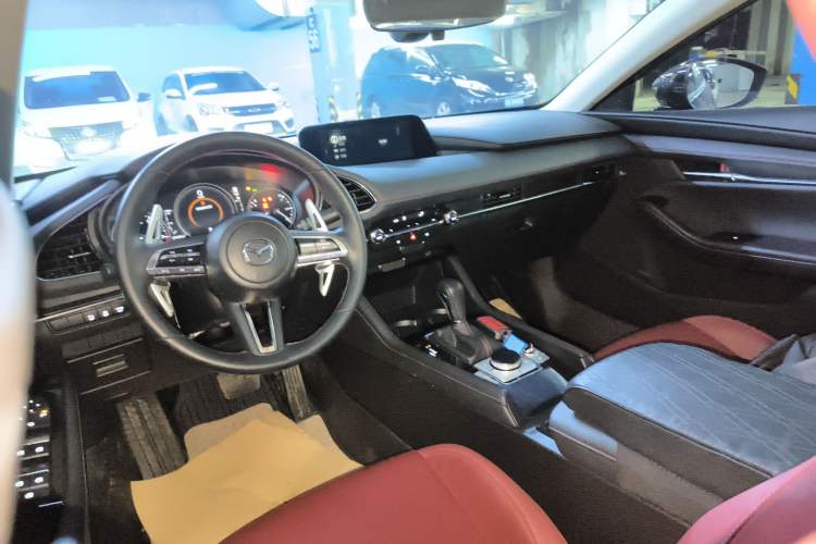 Used Mazda 3 Axela 2022 2.0L Automatic Premium Black Obsidian Edition Audio And AC Panel