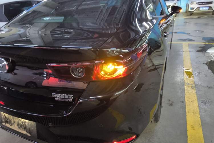 Used Mazda 3 Axela 2022 2.0L Automatic Premium Black Obsidian Edition Exterior 6