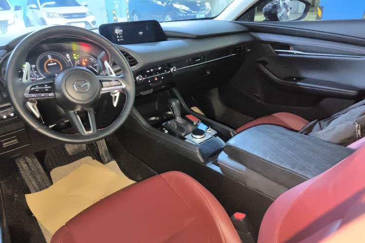 Used Mazda 3 Axela 2022 2.0L Automatic Premium Black Obsidian Edition Gear Lever