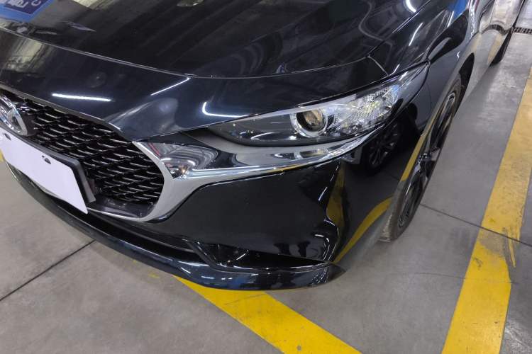 Used Mazda 3 Axela 2022 2.0L Automatic Premium Black Obsidian Edition Left Front Headlight