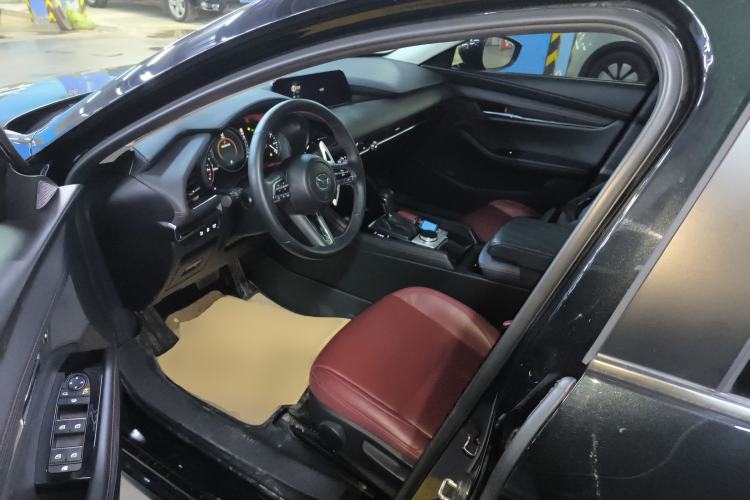 Used Mazda 3 Axela 2022 2.0L Automatic Premium Black Obsidian Edition Left Front Seat