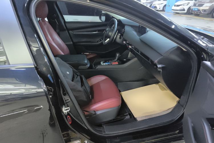 Used Mazda 3 Axela 2022 2.0L Automatic Premium Black Obsidian Edition Right Front Seat