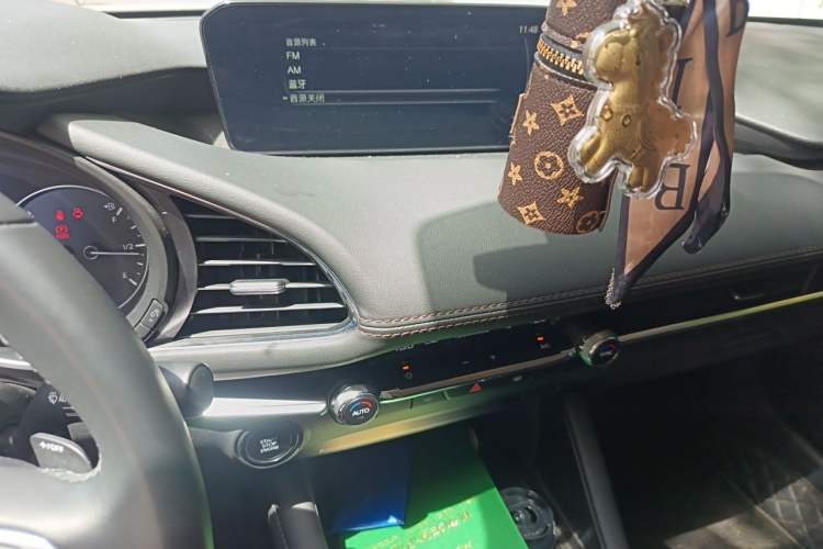 Used Mazda 3 Axela 2022 2.0L Automatic ZhiXuan Edition Audio And AC Panel