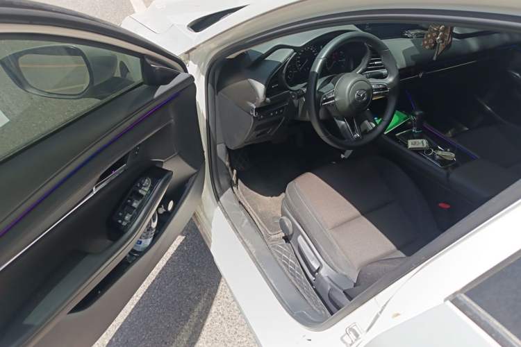 Used Mazda 3 Axela 2022 2.0L Automatic ZhiXuan Edition Driver Seat