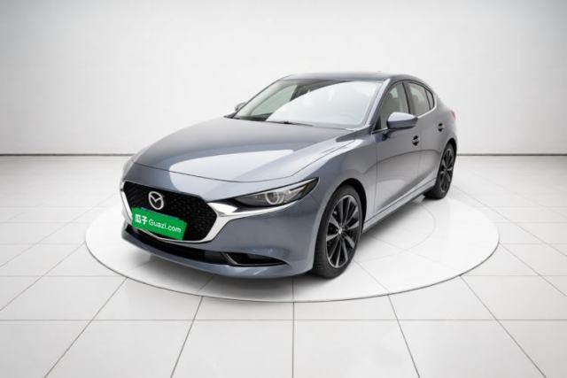 Ojetý Mazda 3 Axela 2022 2.0L Automatic Zhi Rui Obsidian Edition