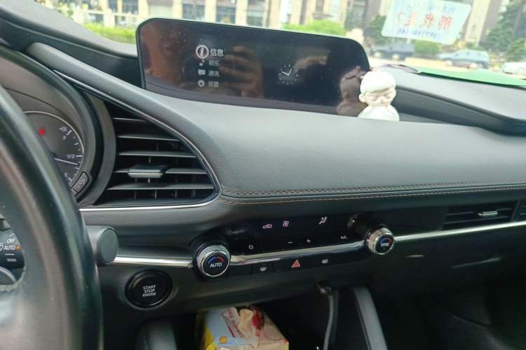 Used Mazda 3 Axela 2022 2.0L Automatic Zhiya Edition Audio And AC Panel