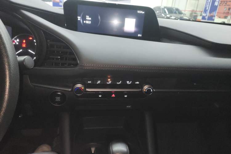Used Mazda 3 Axela 2022 2.0L Automatic Zhiqing Edition Audio And AC Panel