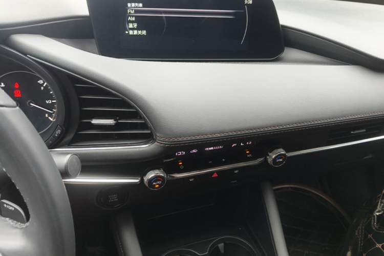 Used Mazda 3 Axela 2022 2.0L Automatic Zhiya Edition Audio And AC Panel