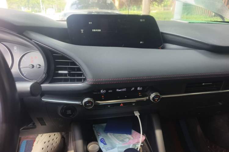 Used Mazda 3 Axela 2022 2.0L Automatic Premium Black Obsidian Edition Audio And AC Panel