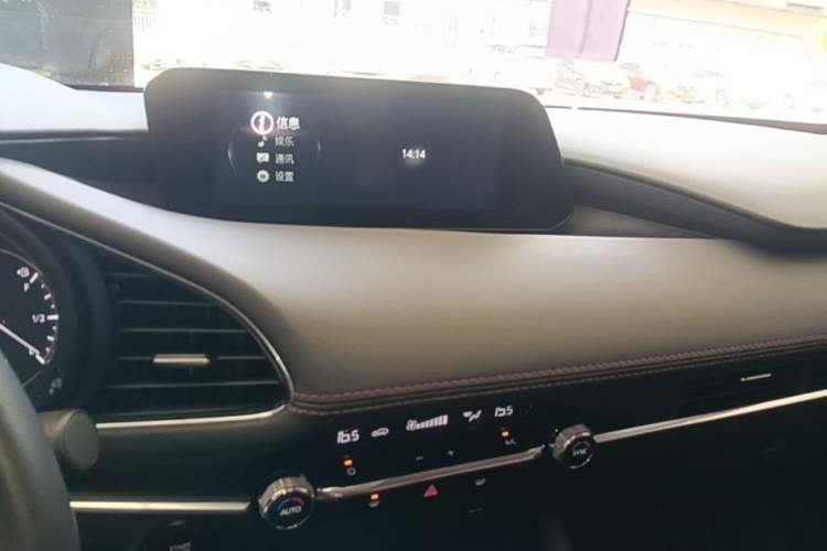 Used Mazda 3 Axela 2022 2.0L Automatic Premium Black Obsidian Edition Audio And AC Panel