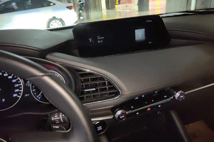 Used Mazda 3 Axela 2022 2.0L Automatic Zhi Rui Edition Audio And AC Panel