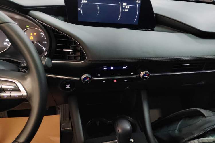 Used Mazda 3 Axela 2022 2.0L Automatic Zhiya Edition Audio And AC Panel