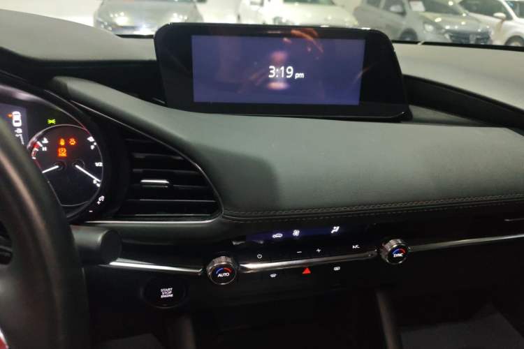 Used Mazda 3 Axela 2022 2.0L Automatic Zhi Rui Edition Audio And AC Panel