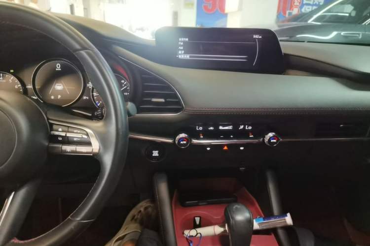 Used Mazda 3 Axela 2022 2.0L Automatic Premium Black Obsidian Edition Audio And AC Panel