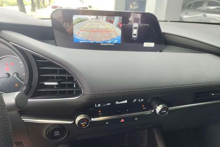 Used Mazda 3 Axela 2022 2.0L Automatic Zhi Rui Edition Audio And AC Panel