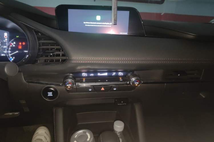 Used Mazda 3 Axela 2022 2.0L Automatic Premium Black Obsidian Edition Audio And AC Panel