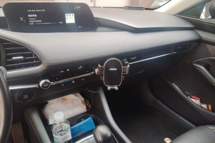 Used Mazda 3 Axela 2022 2.0L Automatic ZhiXuan Edition Audio And AC Panel