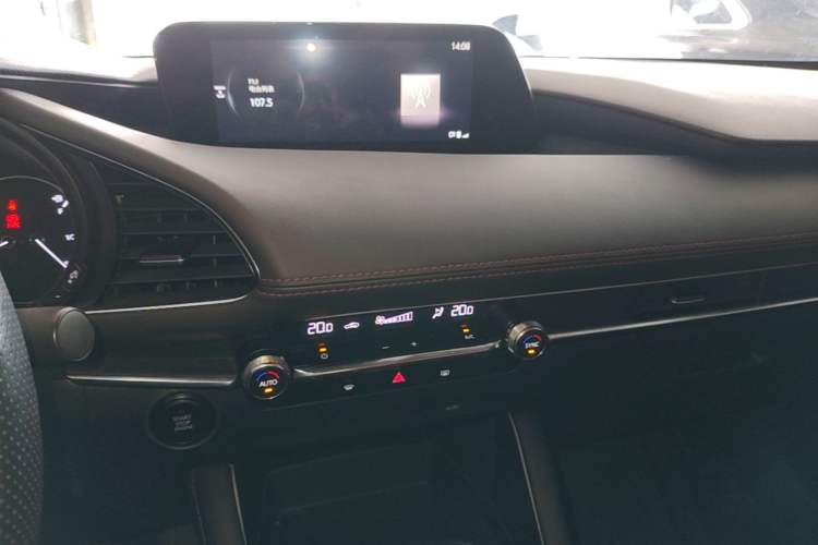 Used Mazda 3 Axela 2022 2.0L Automatic Premium Black Obsidian Edition Audio And AC Panel