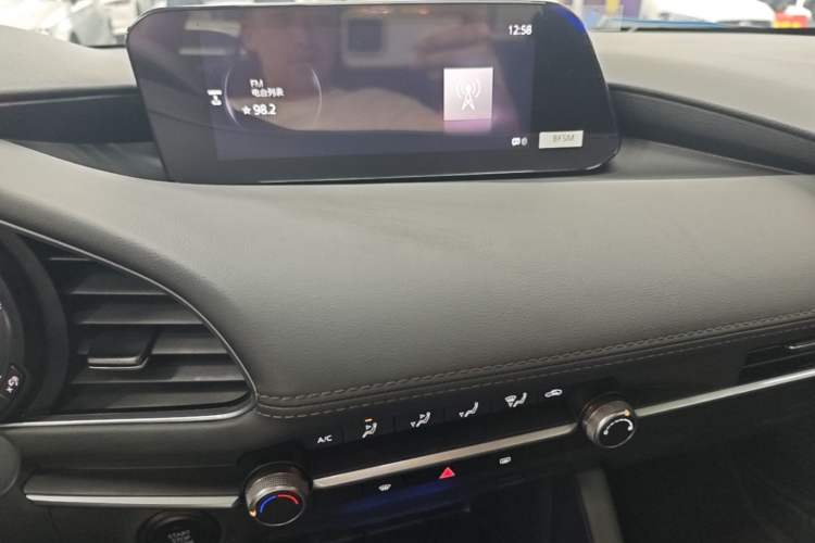 Used Mazda 3 Axela 2022 2.0L Automatic Zhiqing Edition Audio And AC Panel