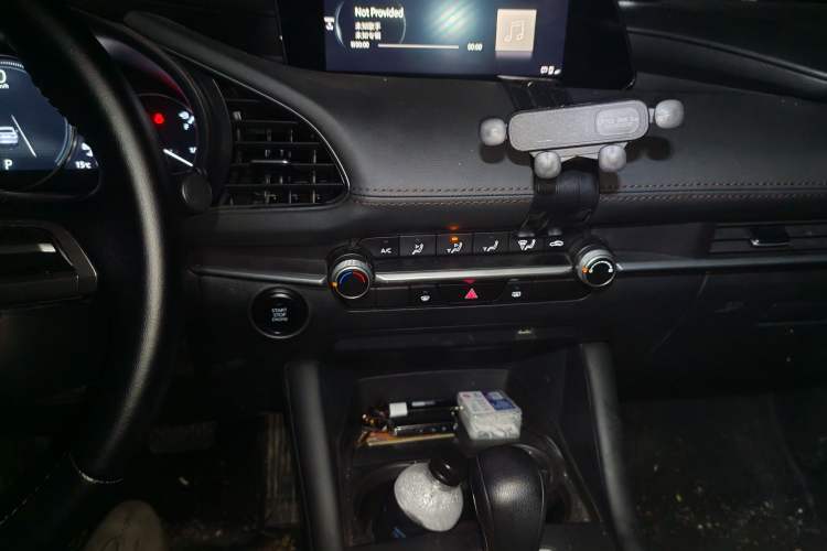 Used Mazda 3 Axela 2022 2.0L Automatic Zhiqing Edition Audio And AC Panel