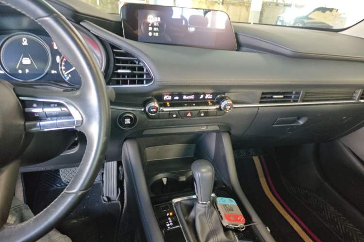 Used Mazda 3 Axela 2022 2.0L Automatic Zhi Rui Edition Audio And AC Panel
