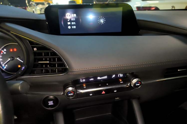 Used Mazda 3 Axela 2022 2.0L Automatic Zhiyao Edition Audio And AC Panel