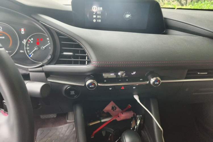 Used Mazda 3 Axela 2022 2.0L Automatic Premium Black Obsidian Edition Audio And AC Panel