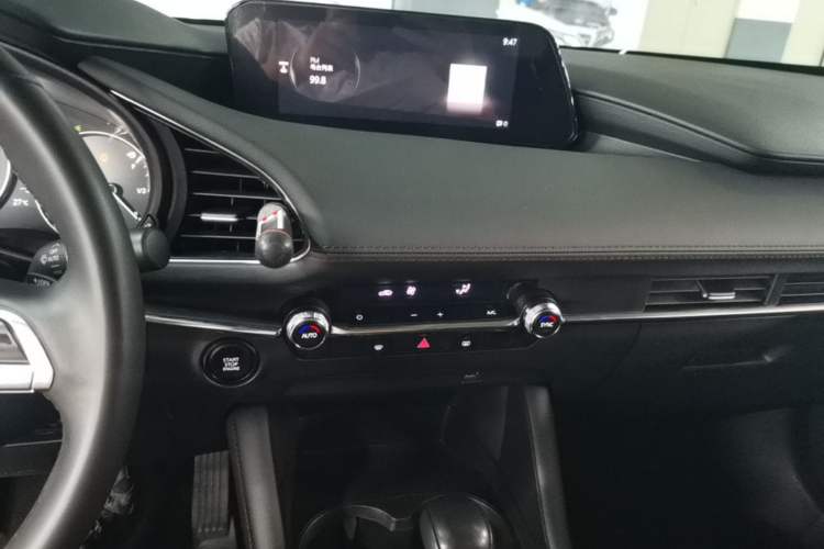 Used Mazda 3 Axela 2022 2.0L Automatic ZhiXuan Edition Audio And AC Panel