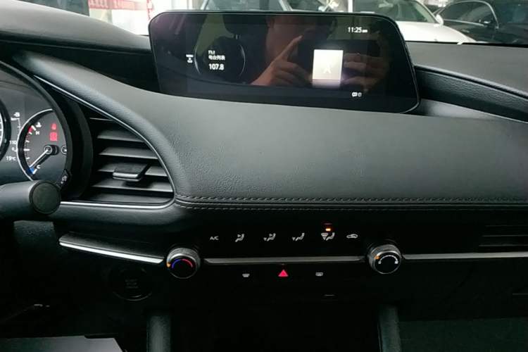 Used Mazda 3 Axela 2022 2.0L Automatic Zhiqing Edition Audio And AC Panel
