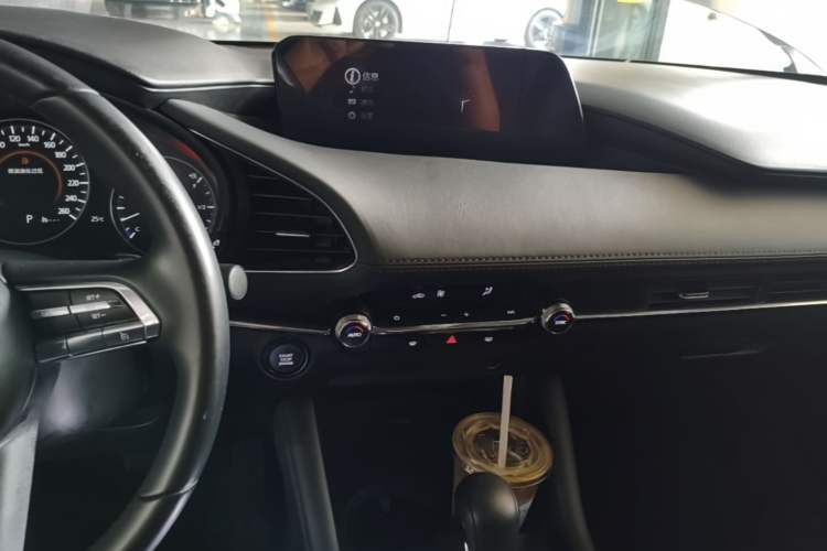 Used Mazda 3 Axela 2022 2.0L Automatic Zhiya Edition Audio And AC Panel