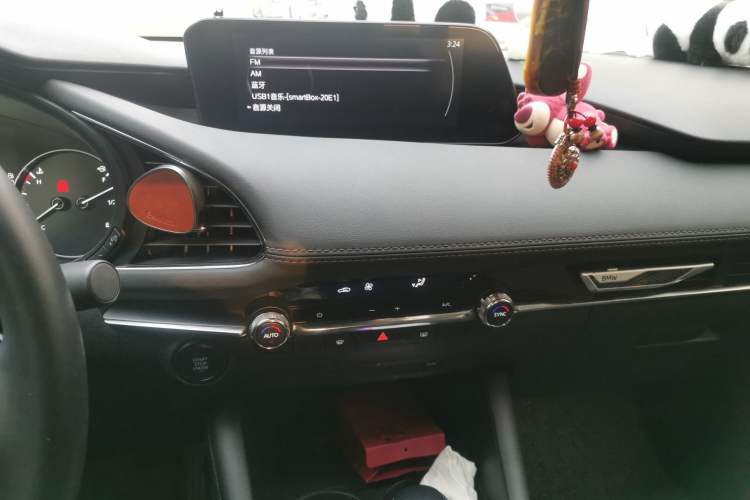 Used Mazda 3 Axela 2022 2.0L Automatic Zhiyao Edition Audio And AC Panel