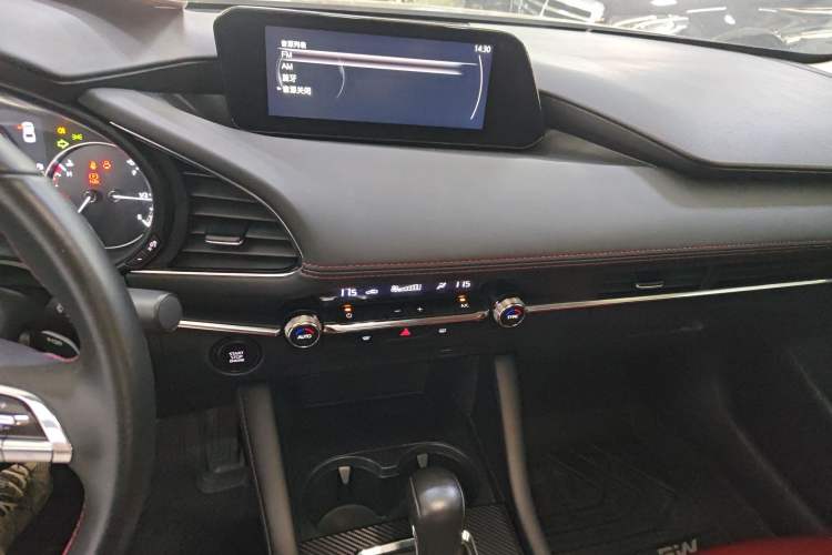 Used Mazda 3 Axela 2022 2.0L Automatic Zhi Rui Obsidian Edition Audio And AC Panel