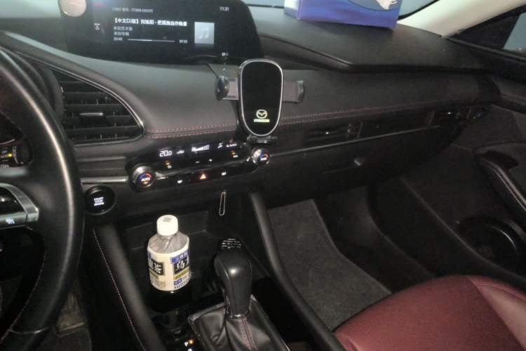 Used Mazda 3 Axela 2022 2.0L Automatic Premium Black Obsidian Edition Audio And AC Panel