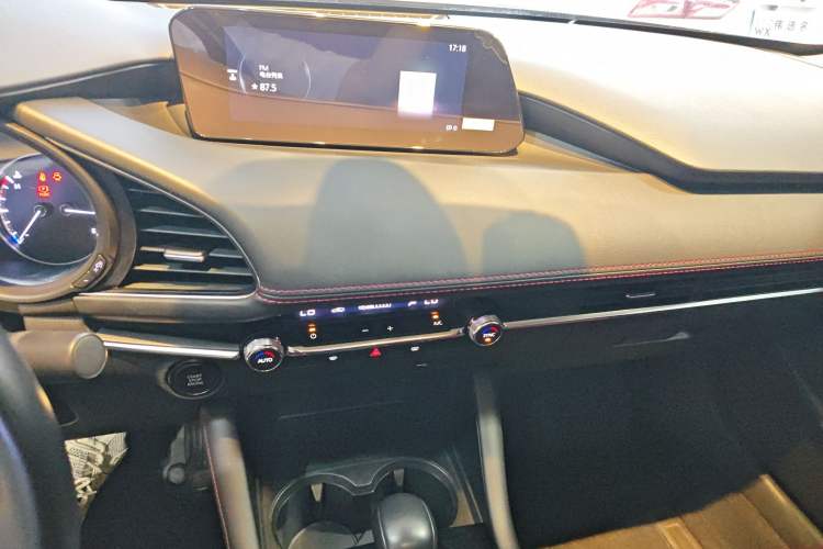 Used Mazda 3 Axela 2022 2.0L Automatic Premium Black Obsidian Edition Audio And AC Panel