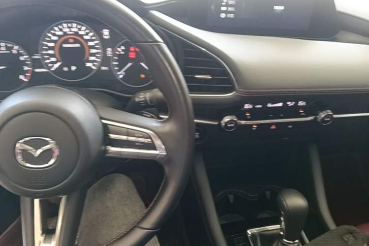 Used Mazda 3 Axela 2022 2.0L Automatic Premium Black Obsidian Edition Center Console