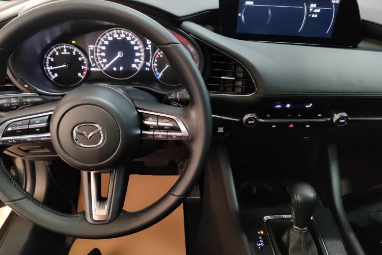 Used Mazda 3 Axela 2022 2.0L Automatic Zhiya Edition Center Console