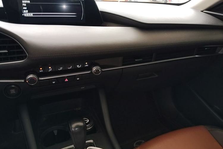 Used Mazda 3 Axela 2022 2.0L Automatic Zhiqing Edition Center Console