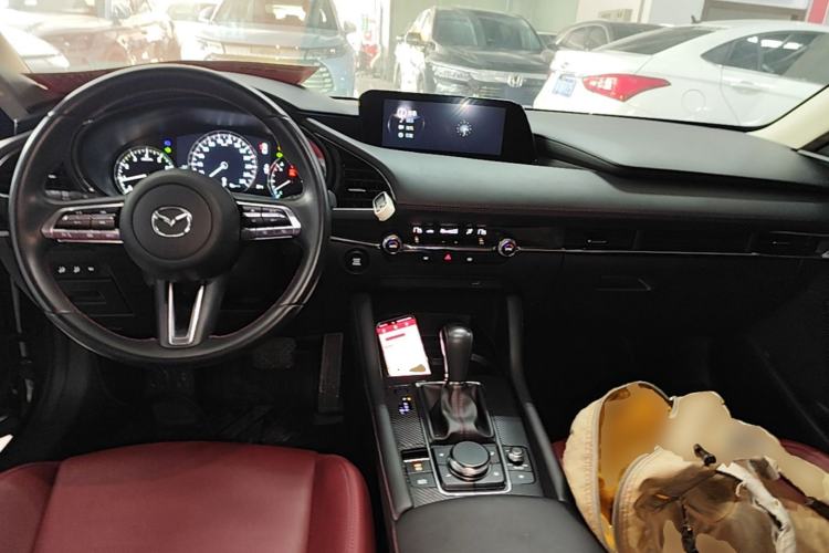 Used Mazda 3 Axela 2022 2.0L Automatic Zhi Rui Obsidian Edition Center Console