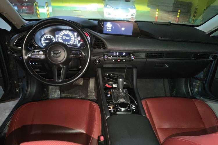 Used Mazda 3 Axela 2022 2.0L Automatic Zhiyao Obsidian Edition Center Console