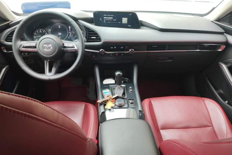 Used Mazda 3 Axela 2022 2.0L Automatic Zhiyao Obsidian Edition Center Console