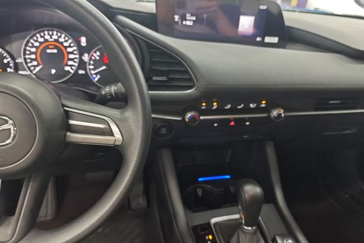 Used Mazda 3 Axela 2022 2.0L Automatic Zhiqing Edition Center Console