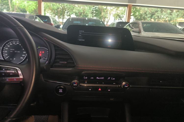 Used Mazda 3 Axela 2022 2.0L Automatic Premium Black Obsidian Edition Center Console