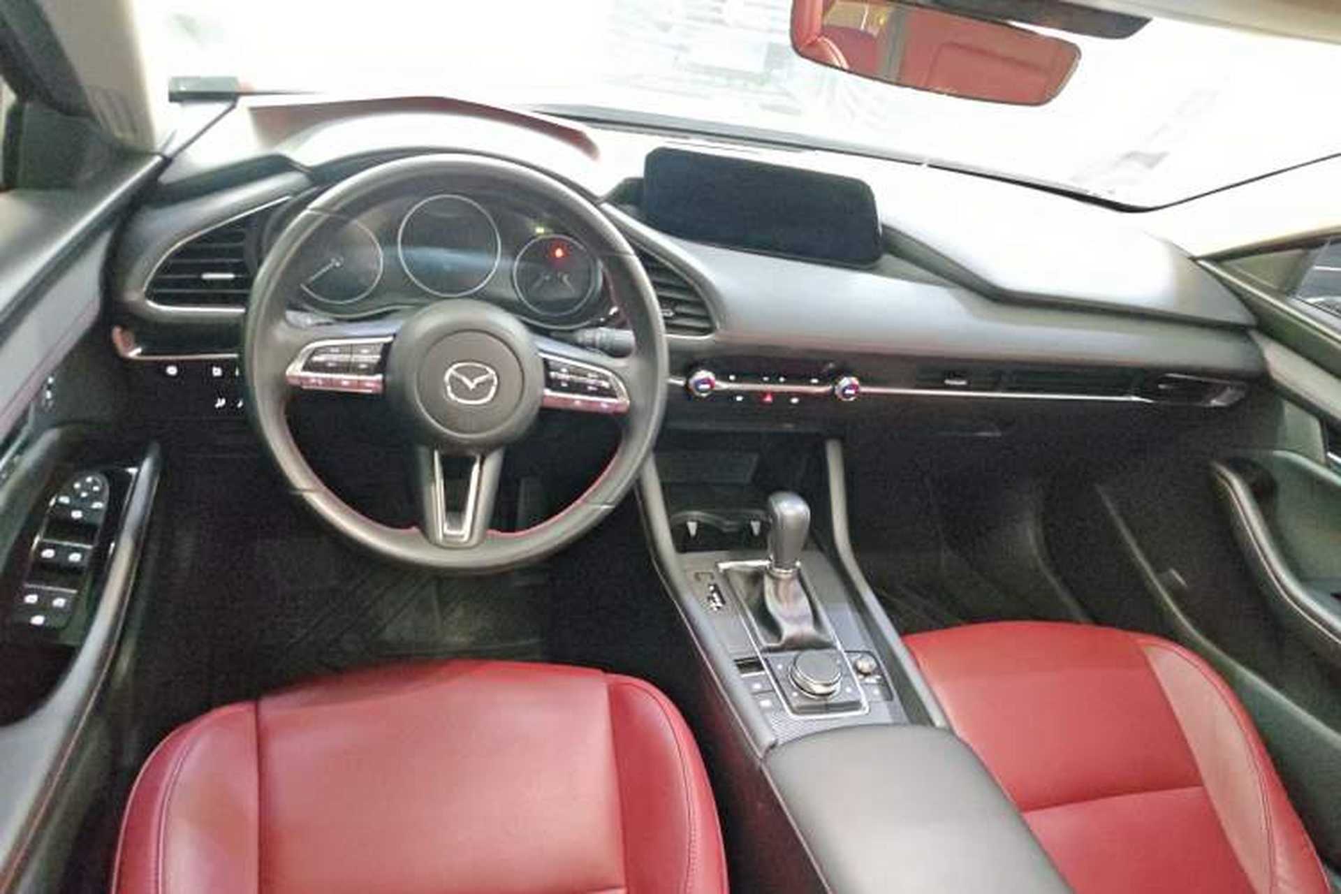 Used Mazda 3 Axela 2022 2.0L Automatic Zhi Rui Obsidian Edition Center Console