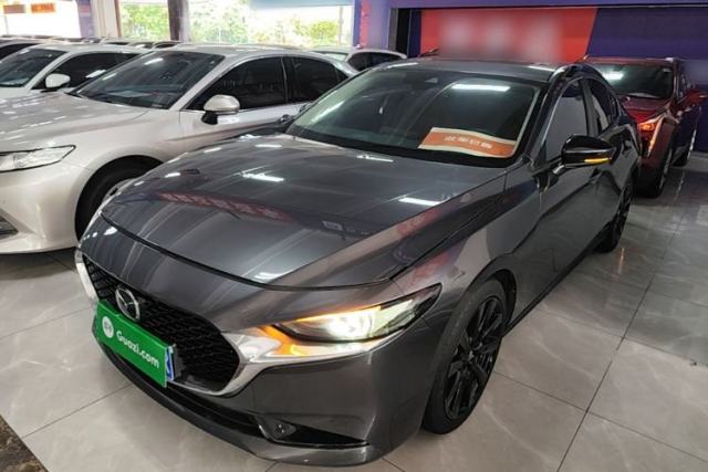 Ojetý Mazda 3 Axela 2022 2.0L Automatic Zhi Rui Obsidian Edition
