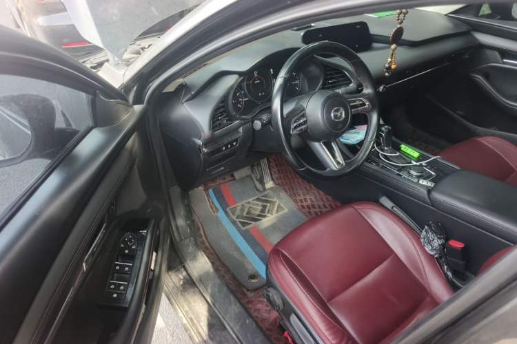 Used Mazda 3 Axela 2022 2.0L Automatic Premium Black Obsidian Edition Driver Seat