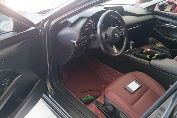 Used Mazda 3 Axela 2022 2.0L Automatic Premium Black Obsidian Edition Driver Seat