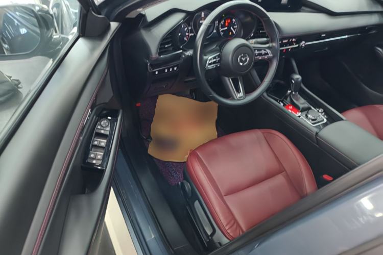 Used Mazda 3 Axela 2022 2.0L Automatic Premium Black Obsidian Edition Driver Seat