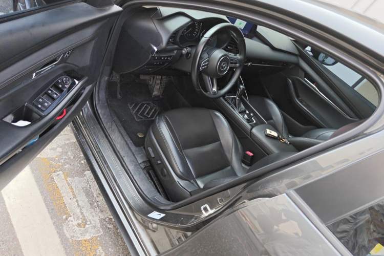 Used Mazda 3 Axela 2022 2.0L Automatic Zhiyao Edition Driver Seat