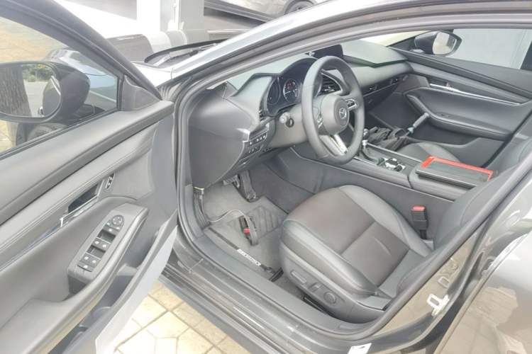 Used Mazda 3 Axela 2022 2.0L Automatic Zhi Rui Edition Driver Seat