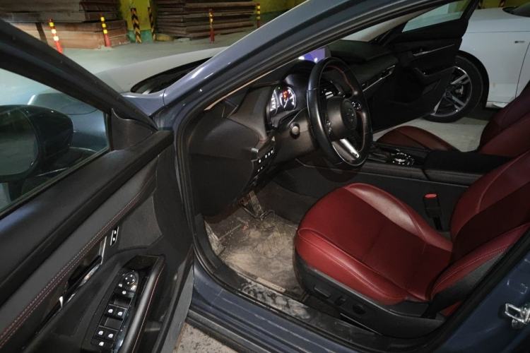 Used Mazda 3 Axela 2022 2.0L Automatic Zhiyao Obsidian Edition Driver Seat